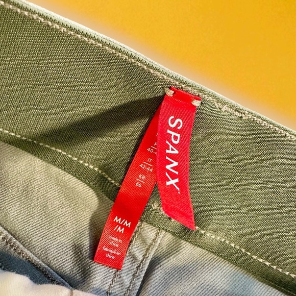 Spanx ‘Stretch Twill Pull-On Shorts’ in “Stone Wash Camo” Size Medium - Picture 6 of 15